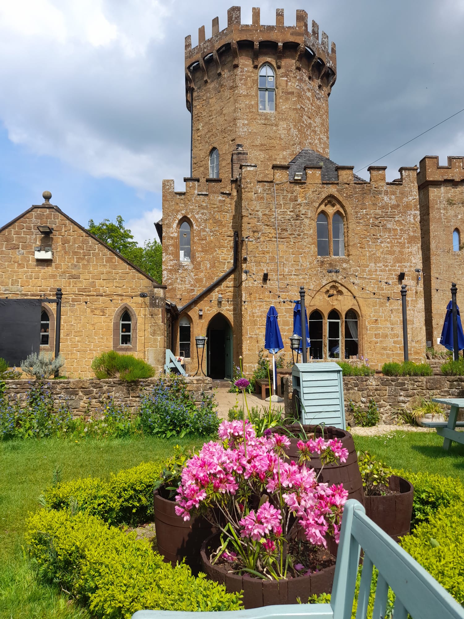The Castle at Edgehill - a Hook Norton Brewery Pub-0005